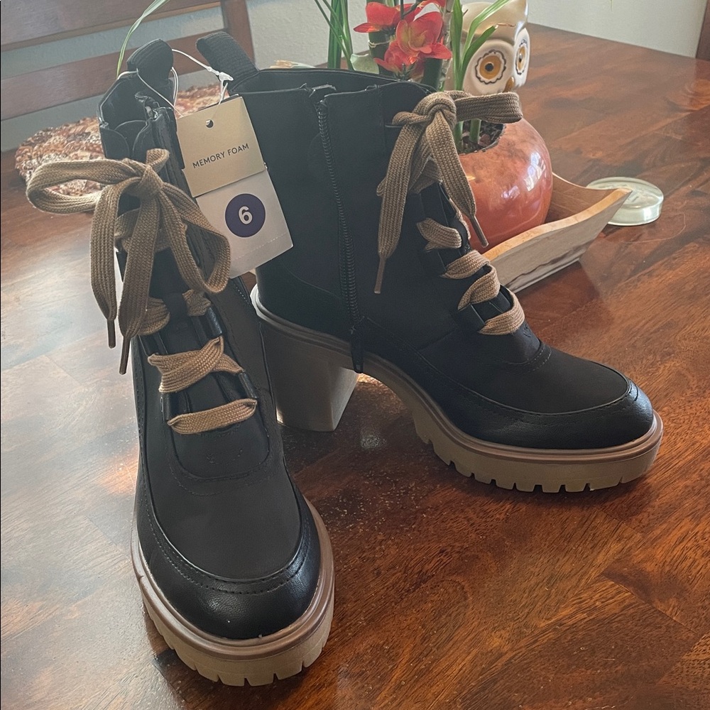 UNIVERSAL THREAD Glenda Hiking Boots, Women’s 6, Black